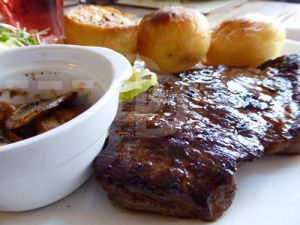 Steak for lunch at The Black Horse Inn, Torrington